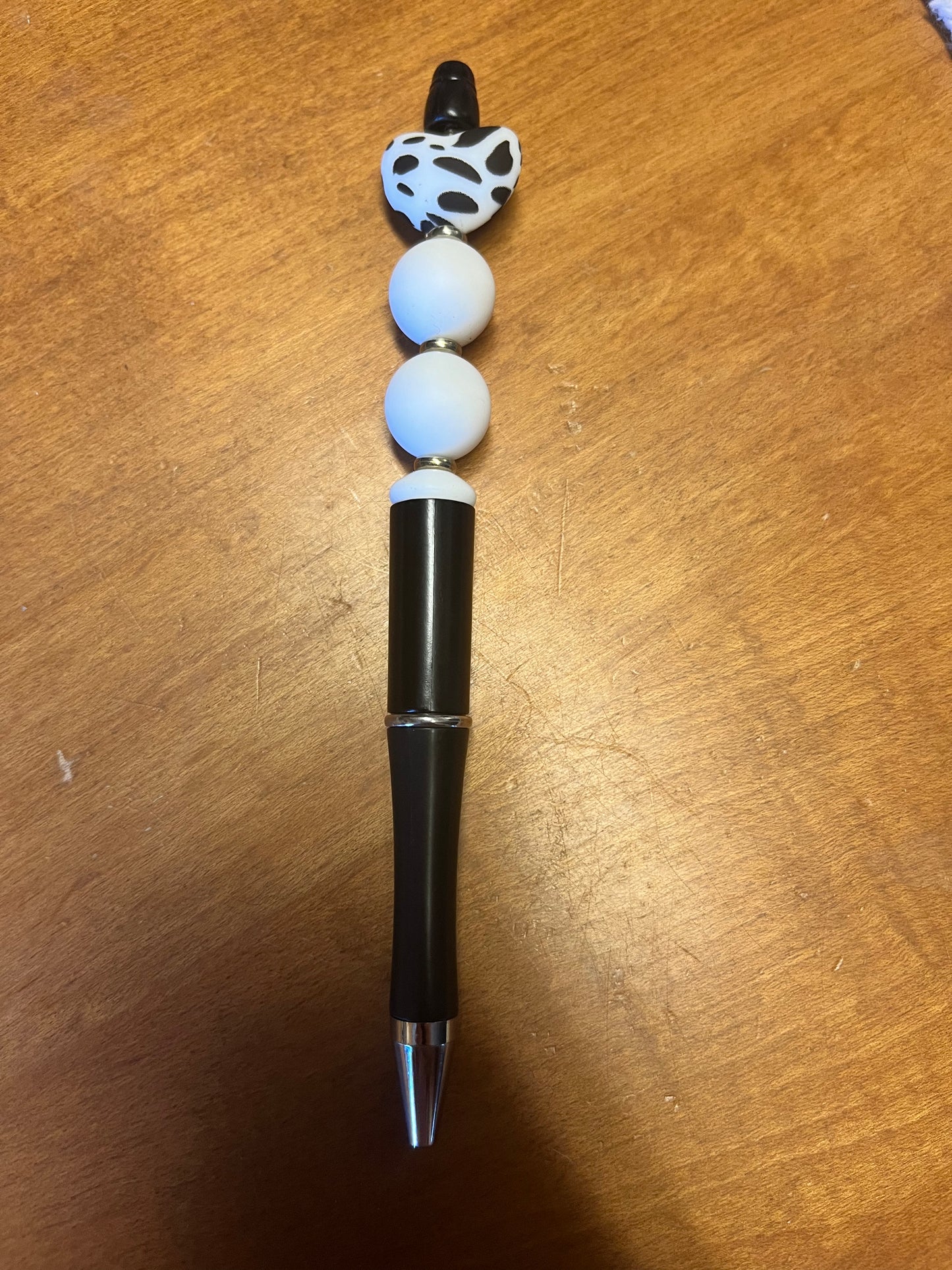 Pen - Black with white beads and black and white leopard print focal