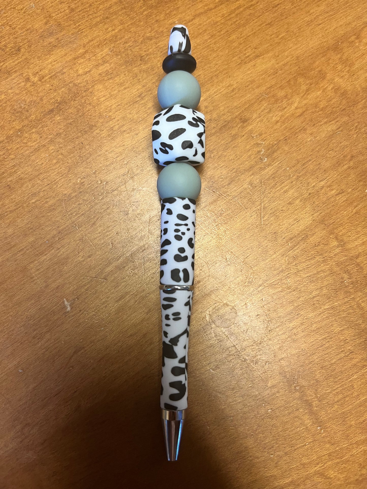 Pen - Black and white leopard print with black gray beads