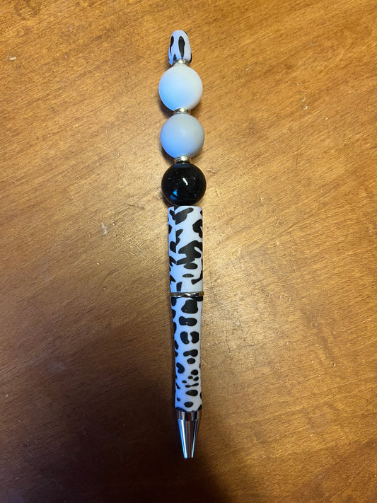 Pen - Leopard print with white, gray and black beads